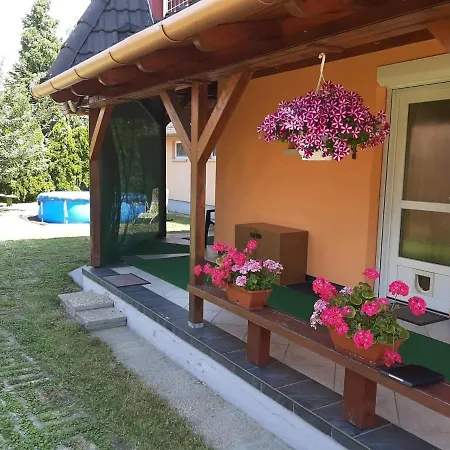 بيت للعطل Sueti Nyaralo *