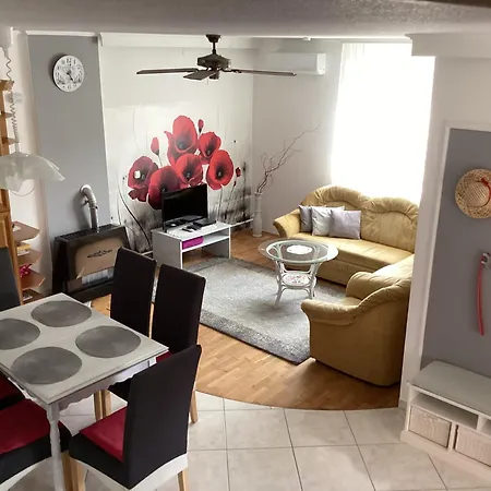 Semesterbostad Sueti Nyaralo Balatonmáriafürdő